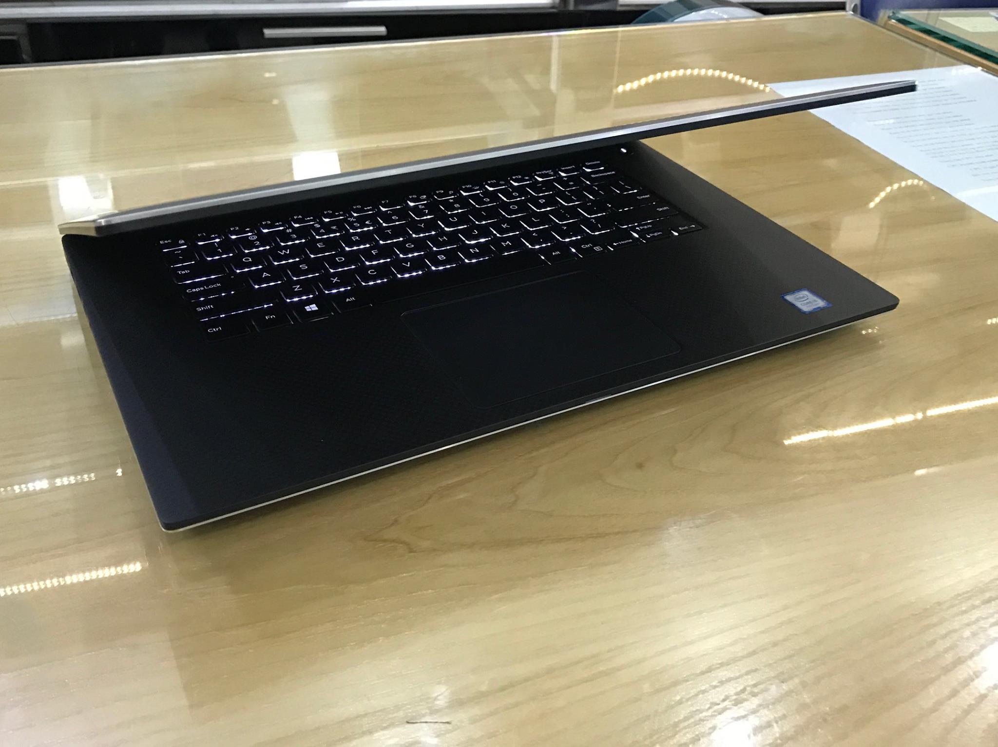 Laptop Dell XPS 9560 2017-8.jpg